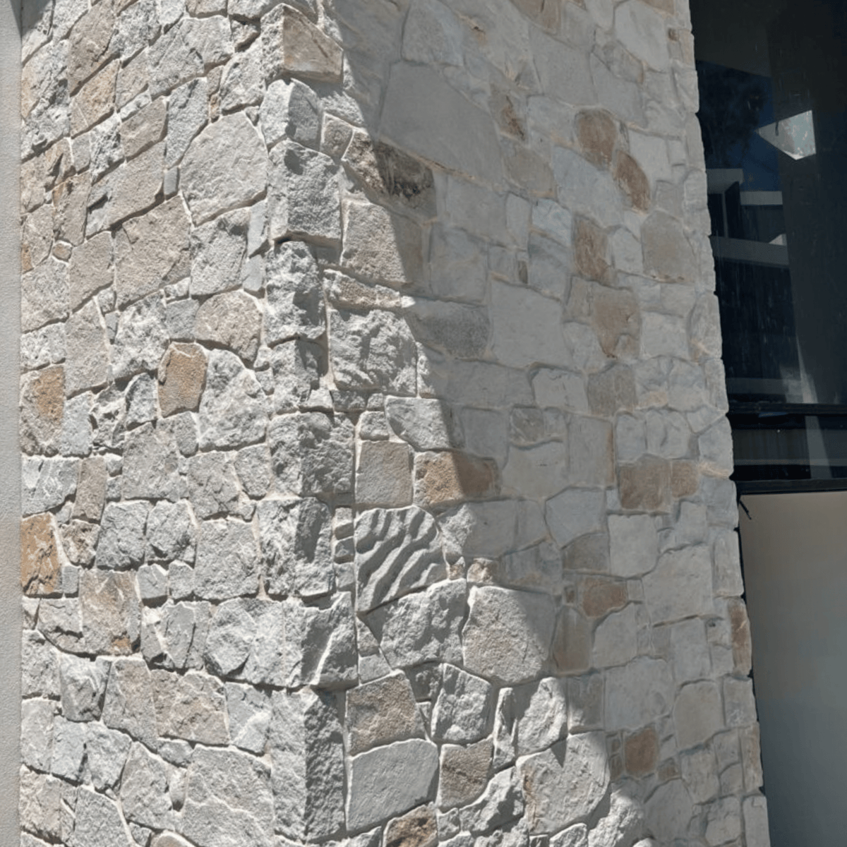Wollombi Random Stone Wall Cladding - LAYR Supply Co.